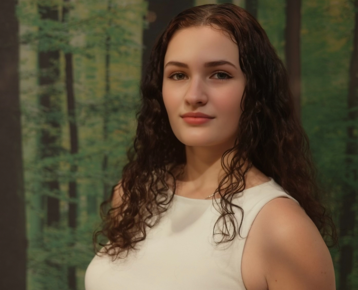 Carina Adam-Szabo Headshot