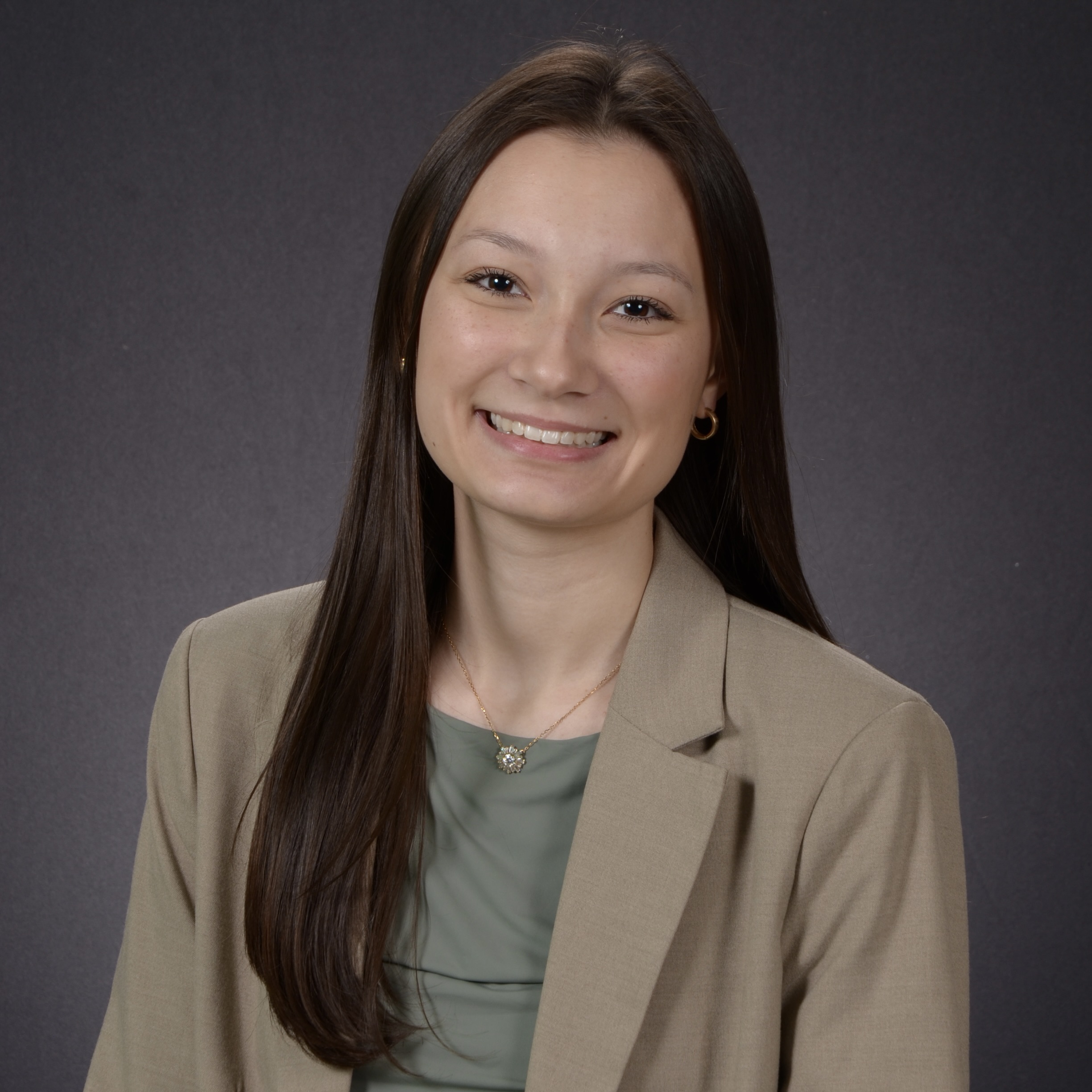 Hailey Dewalt Headshot